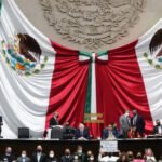 Peña Nieto y Calderón felicitan a Derbez por CODA, AMLO lo critica en la Mañanera