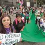 Al ritmo de “El Tucanazo”, joven cae al lago de Xochimilco: VIDEO
