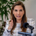 Leslie Hendricks reconoce desigualdad laboral que afecta las mujeres